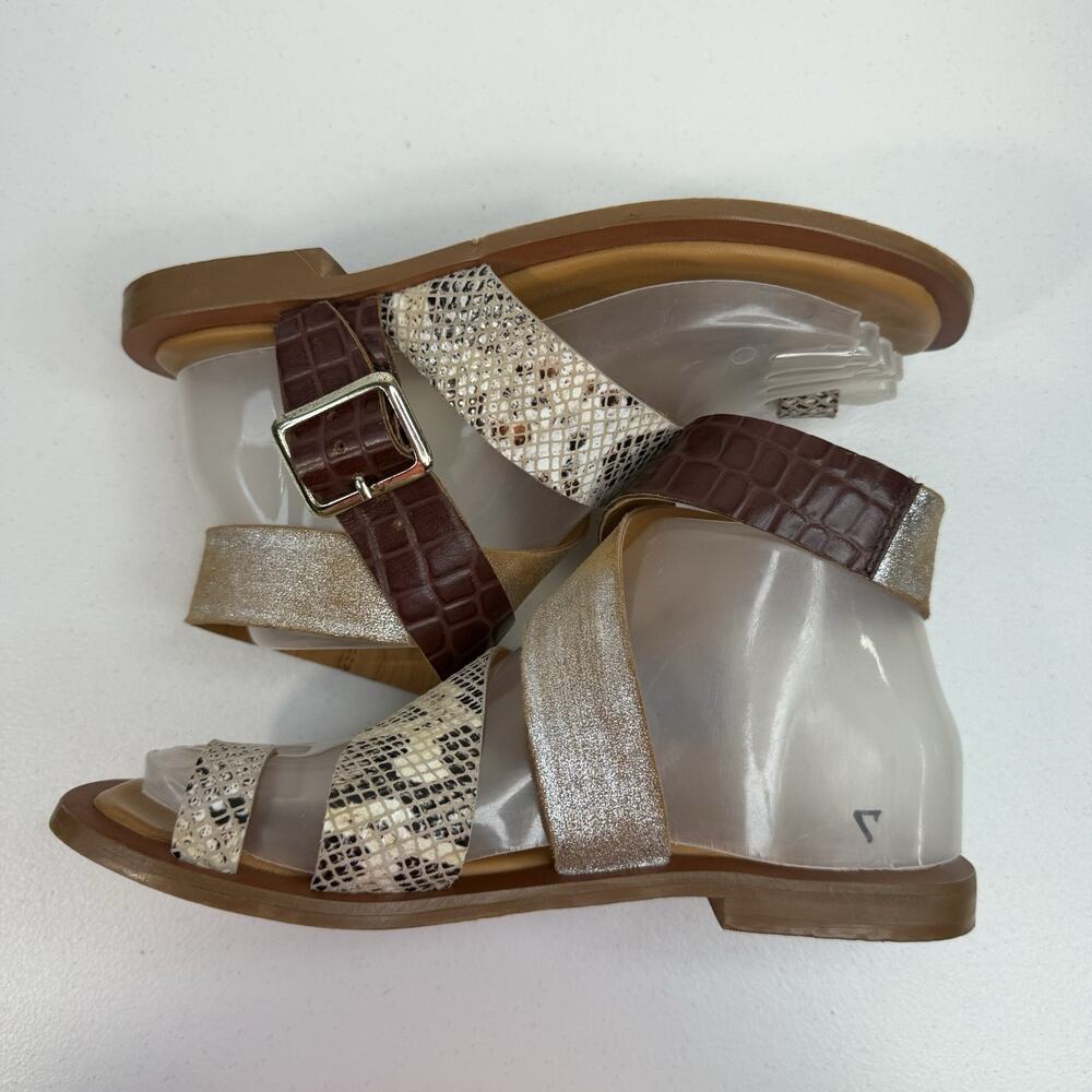 Diba True Women's 7 Cite See Leather Sandal with Adjustable Strap and Toe Ring - Picture 4 of 12